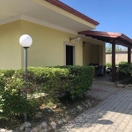Casa Vacanze Il Geranio מרינה די סקבוניאה